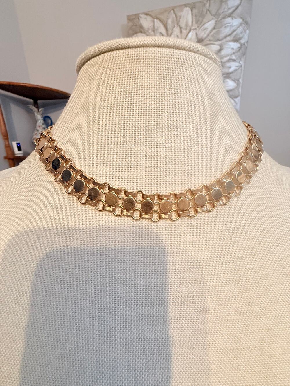 Sahara Co Gold Tone Disc Collar Necklace 14”
